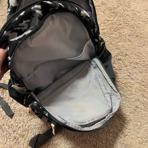 Under Armour back pack - Picture 2 of 3